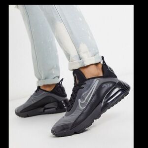 Nike Air Max 2090
Black Wolf Grey